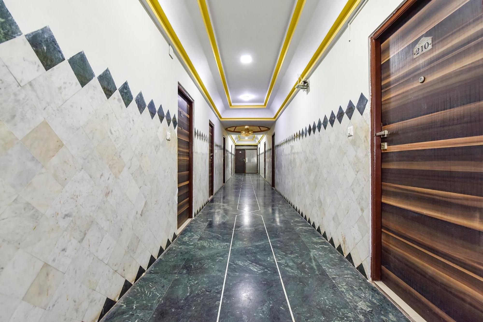 Fabhotel Crystal Inn II - Paldi Char Rasta Ahmedabad Exterior photo
