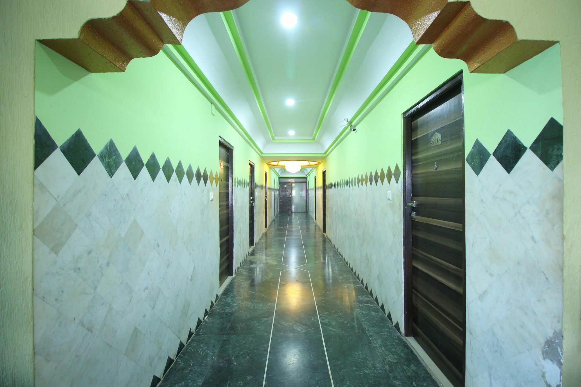 Fabhotel Crystal Inn II - Paldi Char Rasta Ahmedabad Exterior photo